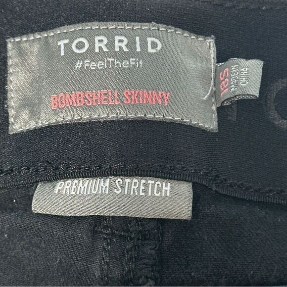 Torrid Womens Bombshell Skinny Jeans Size 18 SHORT Black Distressed - Picture 9 of 11